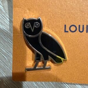 OVO owl gold & black enamel pin